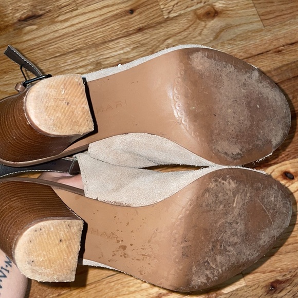 TAHARI Suede peep-toe ankle booties 🤎 - Picture 3 of 4